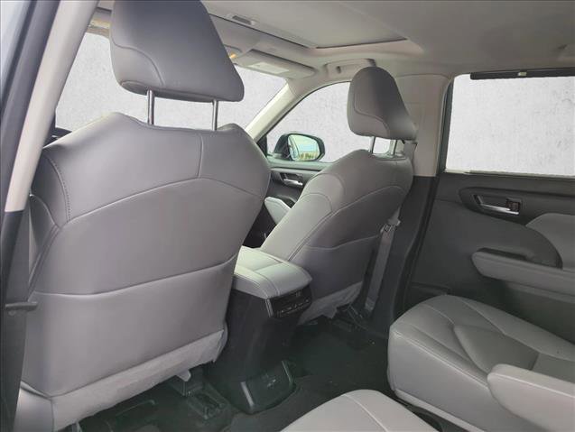 Used 2023 Toyota Highlander XLE image 14