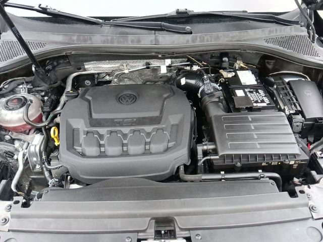 Used 2023 Volkswagen Tiguan SEL R-Line image 34