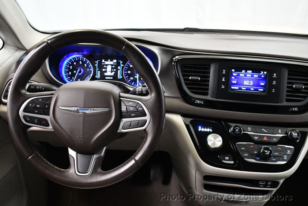 Used 2017 Chrysler Pacifica Touring-L image 27