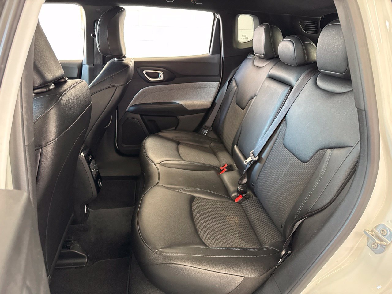 Used 2025 Jeep Compass Latitude AWD/4WD image 37