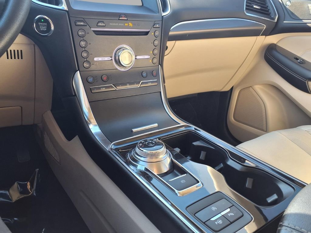 Used 2019 Ford Edge Titanium w/ Equipment Group 301A image 10