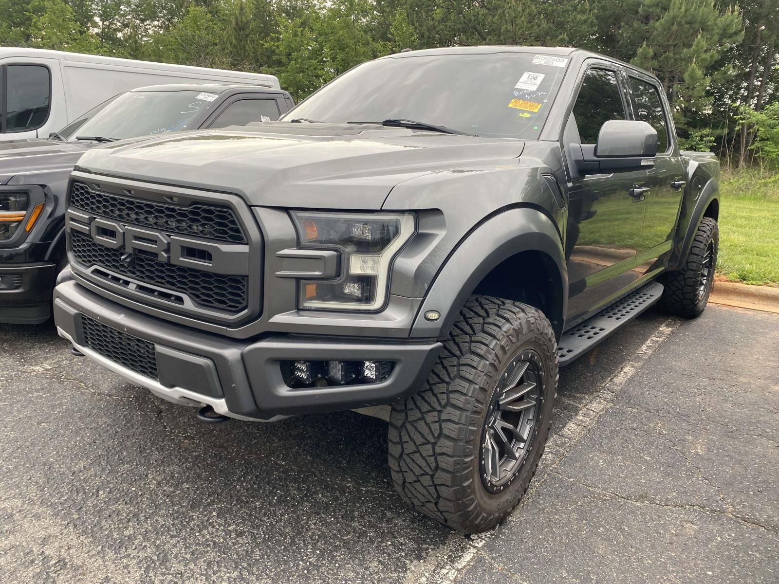Used 2017 Ford F150 Raptor w/ Equipment Group 802A Luxury AWD/4WD image 3