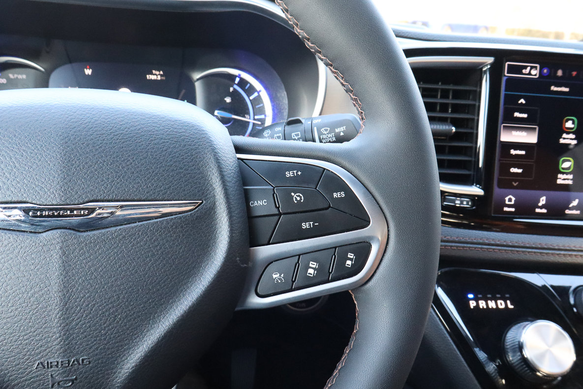 Used 2024 Chrysler Pacifica Pinnacle FWD image 38