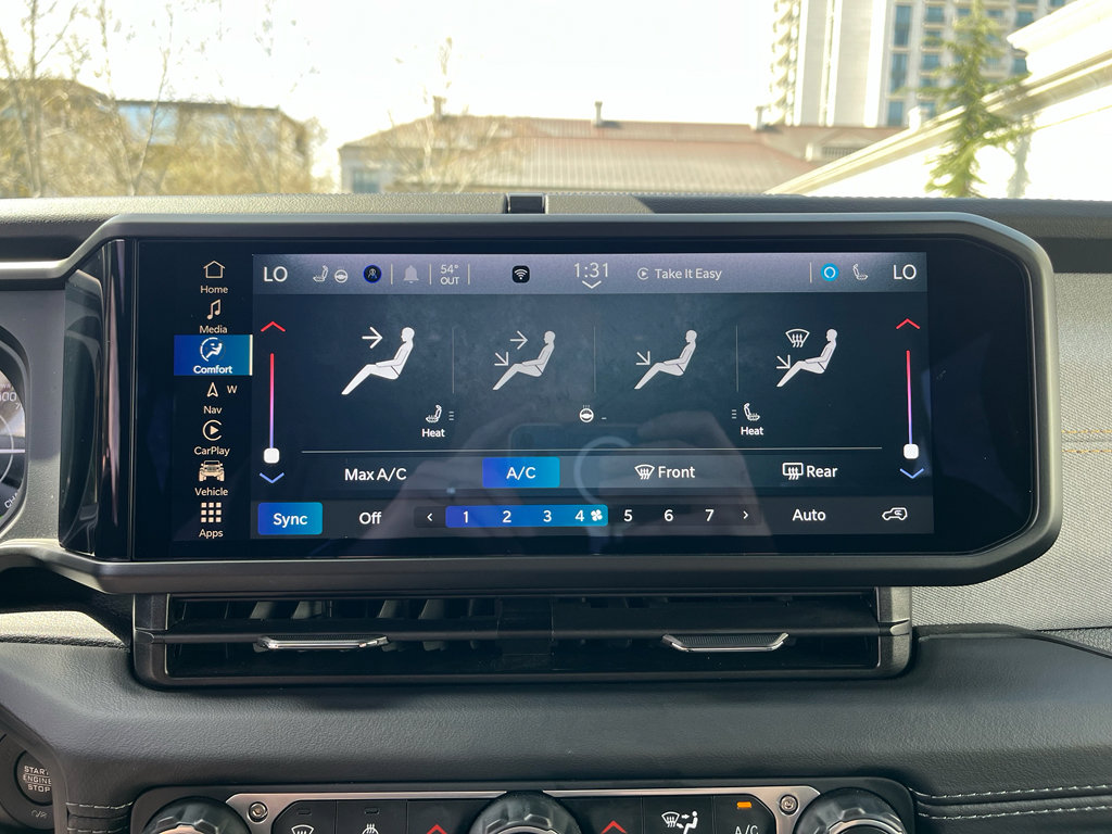 Used 2025 Jeep Wrangler Sahara image 23