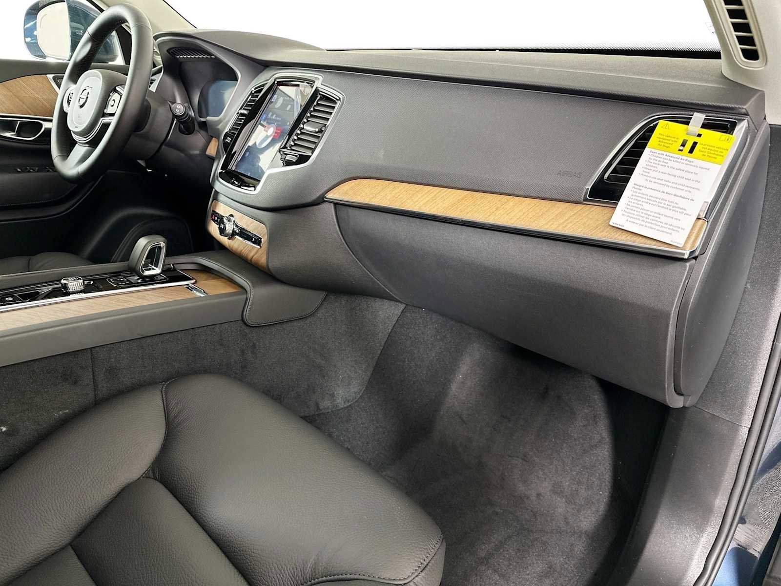 Certified 2025 Volvo XC90 T8 Plus w/ Protection Package Premier image 26