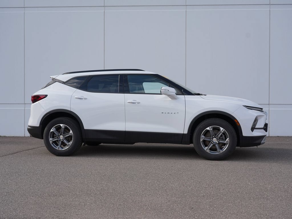 Used 2023 Chevrolet Blazer LT AWD/4WD image 2