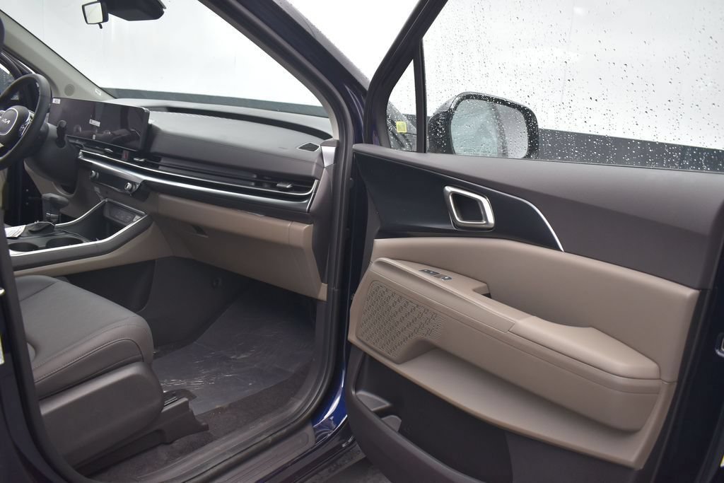 New 2026 Kia Carnival FWD image 11
