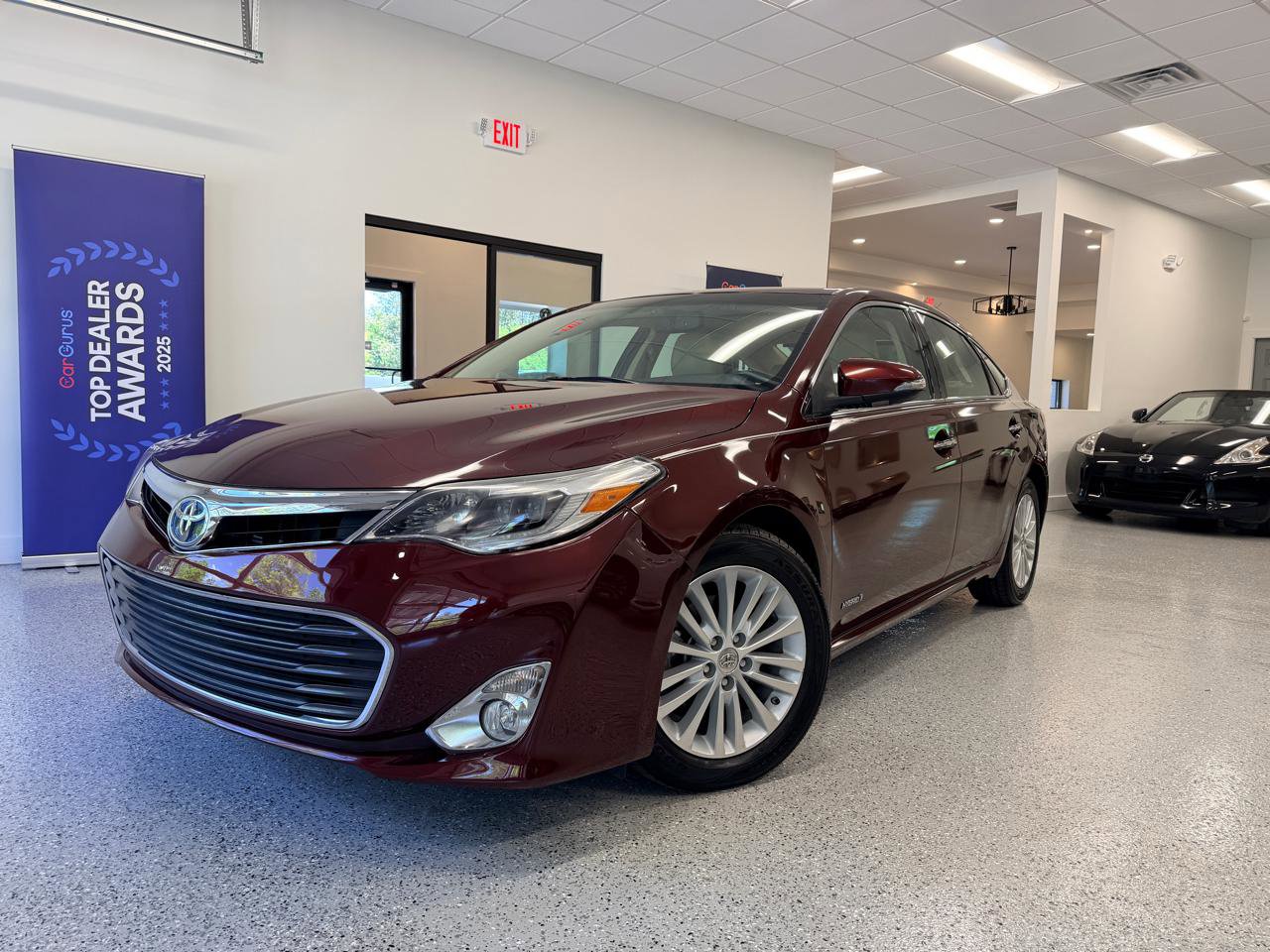 Used 2015 Toyota Avalon Limited FWD image 2