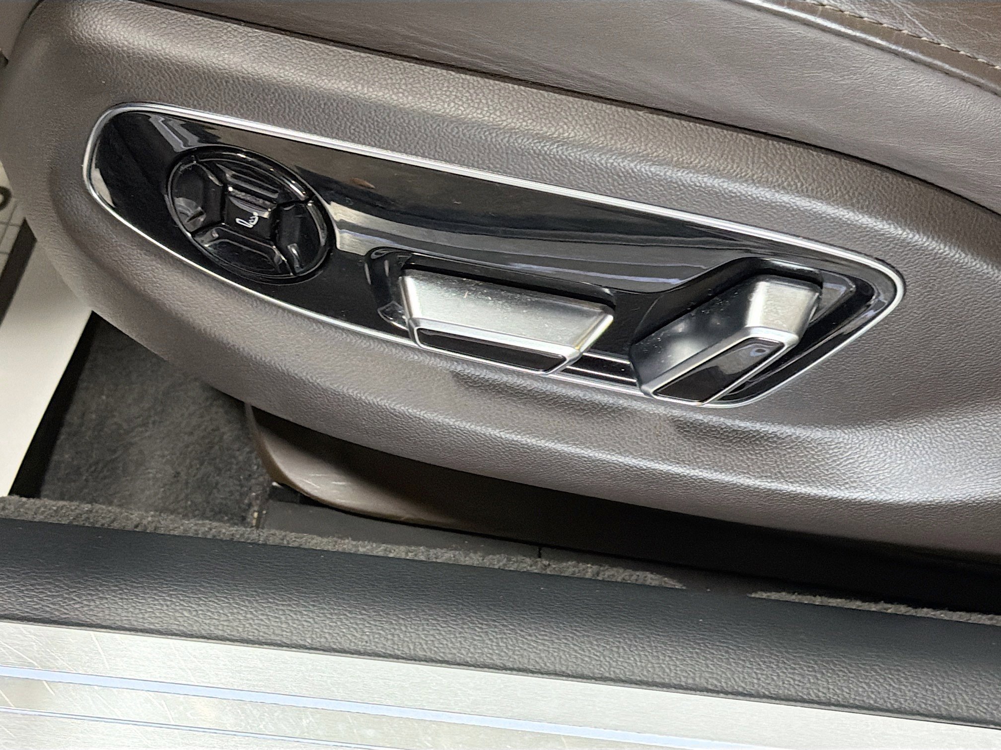 Used 2023 Audi A8 L 3.0T w/ Luxury Package image 24