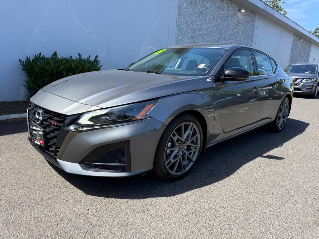 Used 2023 Nissan Altima 2.0 SR FWD image 1