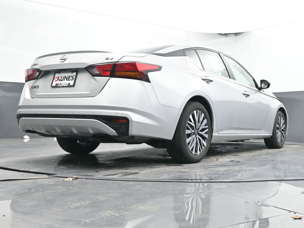 Used 2024 Nissan Altima 2.5 SV FWD image 46
