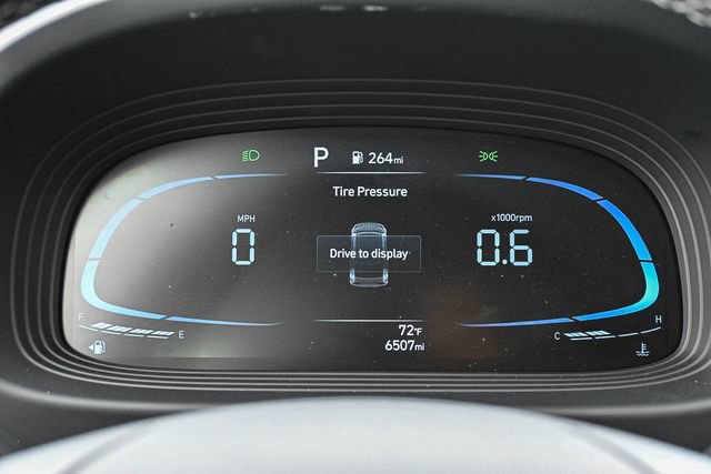 Certified 2025 Hyundai Venue SEL image 27