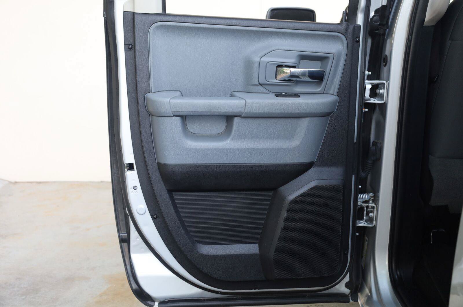 Used 2015 RAM 1500 Classic SLT RWD image 18