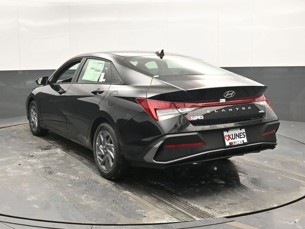 New 2026 Hyundai Elantra Blue image 10