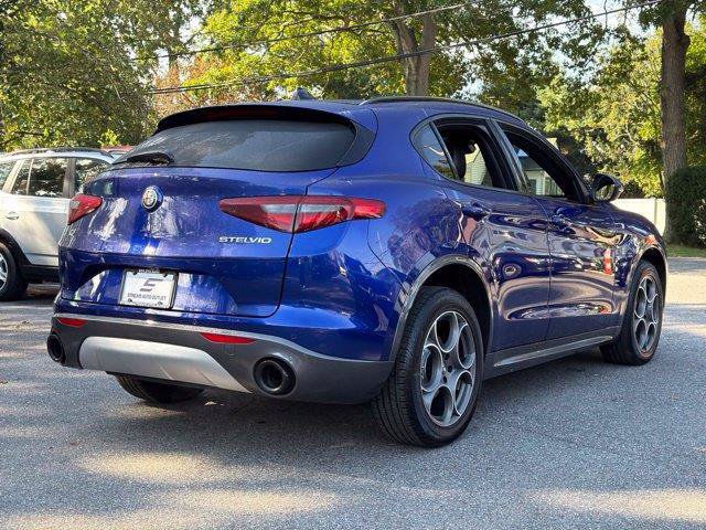 Used 2023 Alfa Romeo Stelvio Ti AWD/4WD image 8