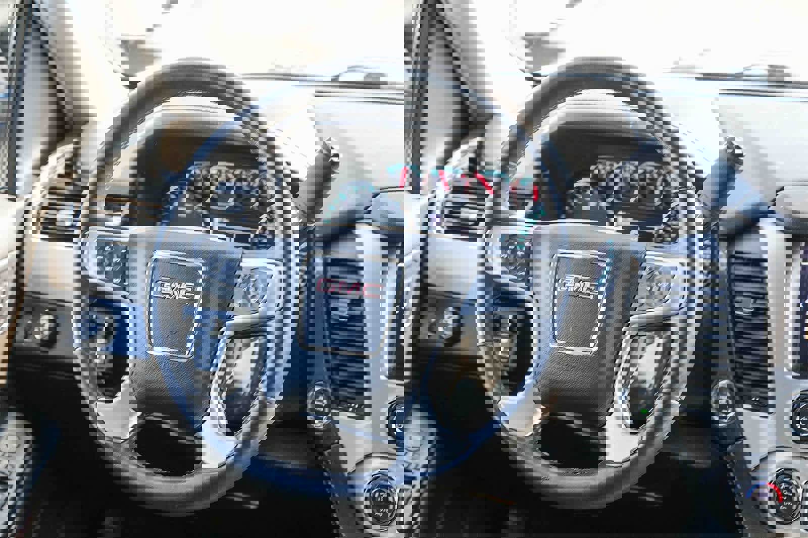 Used 2018 GMC Yukon SLT w/ HD Trailering Package image 12