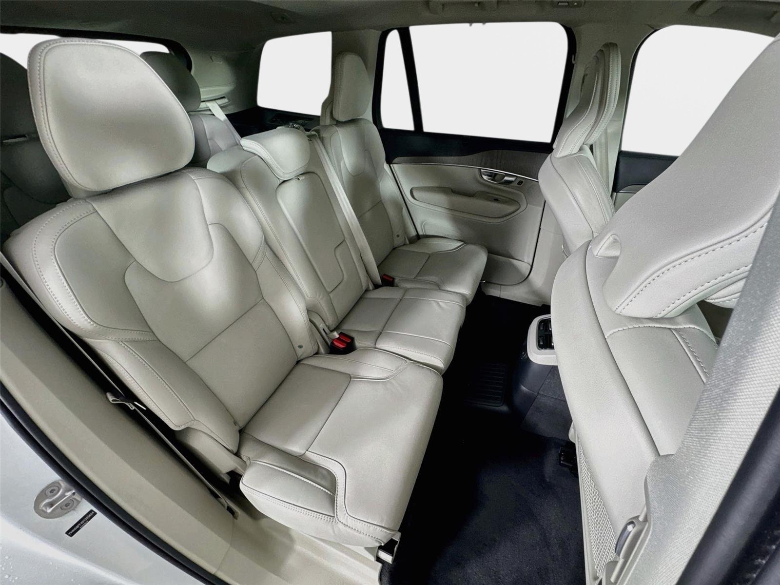 Used 2025 Volvo XC90 T8 Ultra w/ Protection Package Premier AWD/4WD image 30