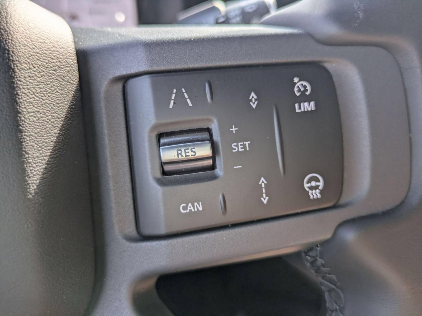 New 2026 Land Rover Defender 110 X-Dynamic SE AWD/4WD image 18