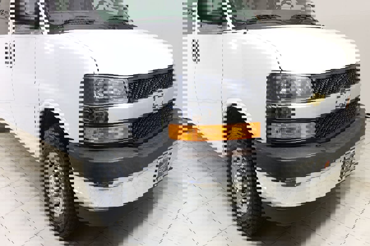 Used 2019 Chevrolet Express 3500 LT w/ LT Preferred Equipment Group RWD image 37