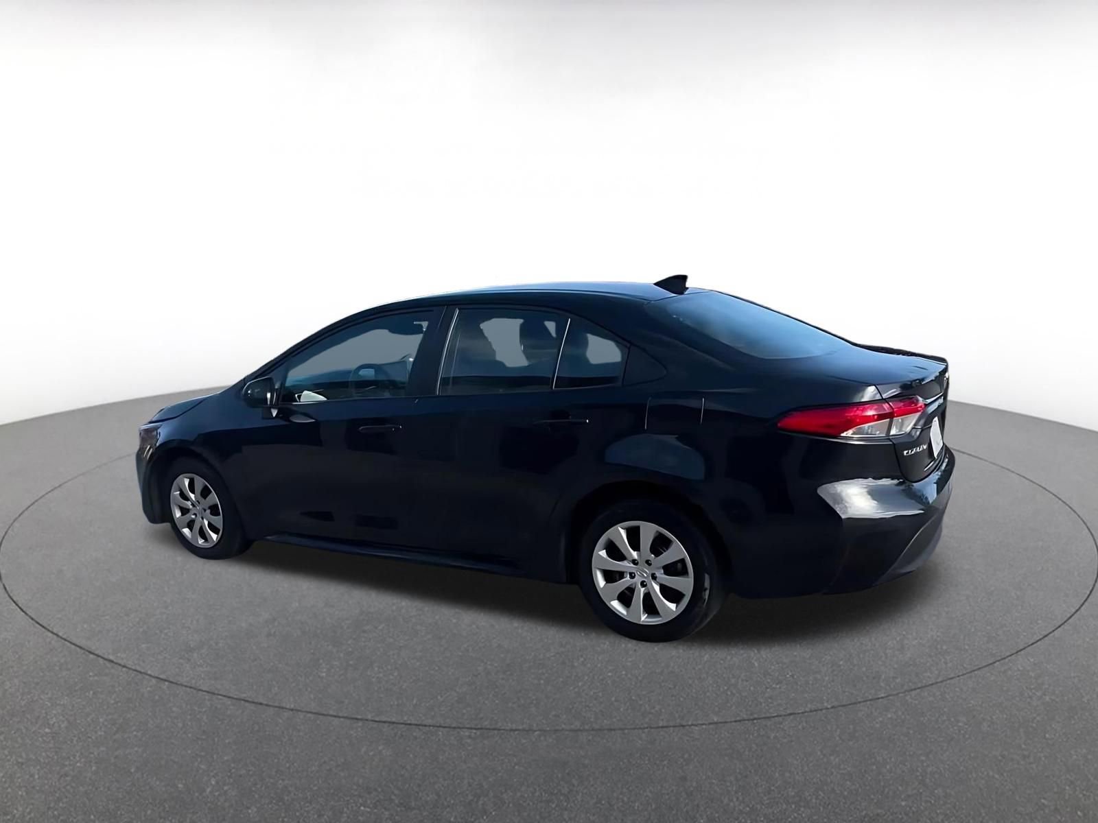 Used 2025 Toyota Corolla LE FWD image 10