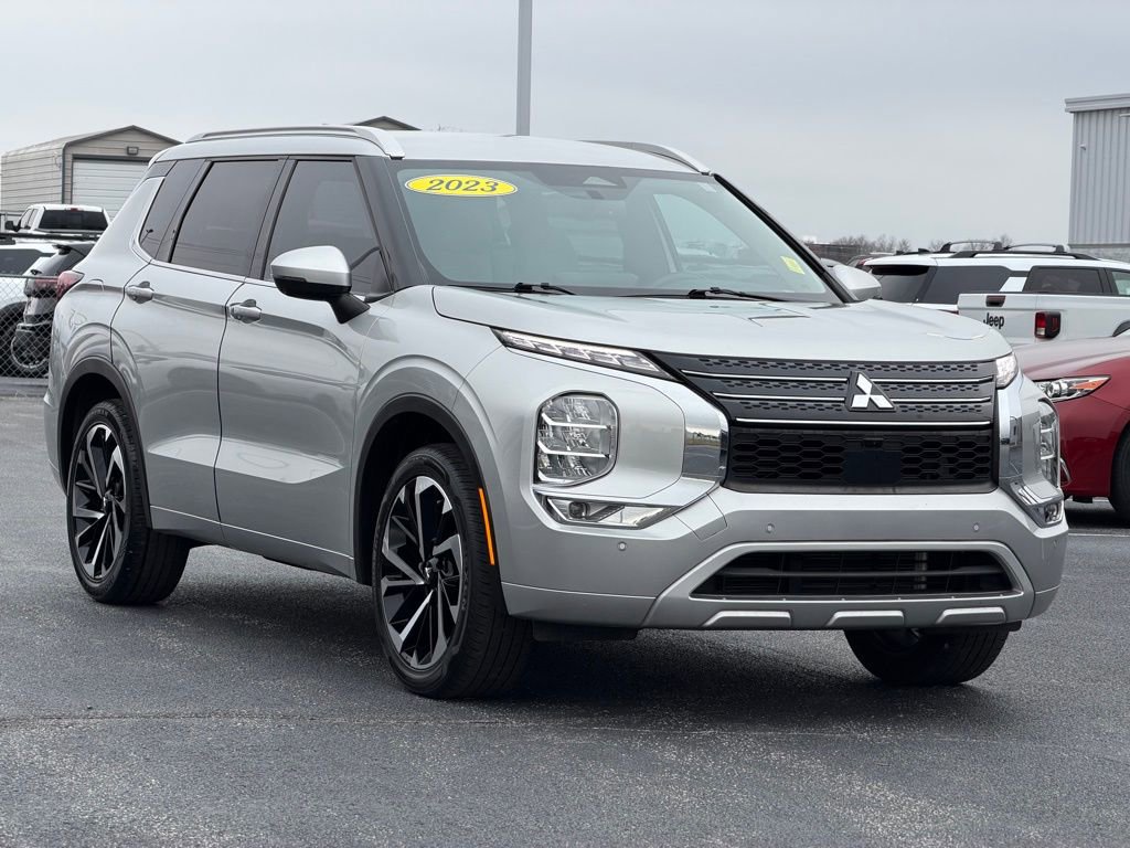 Used 2023 Mitsubishi Outlander SEL image 2