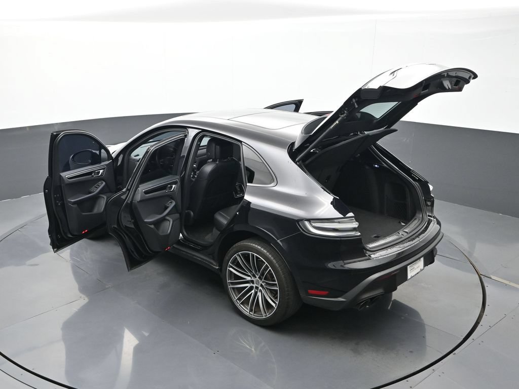 Certified 2023 Porsche Macan AWD/4WD image 28