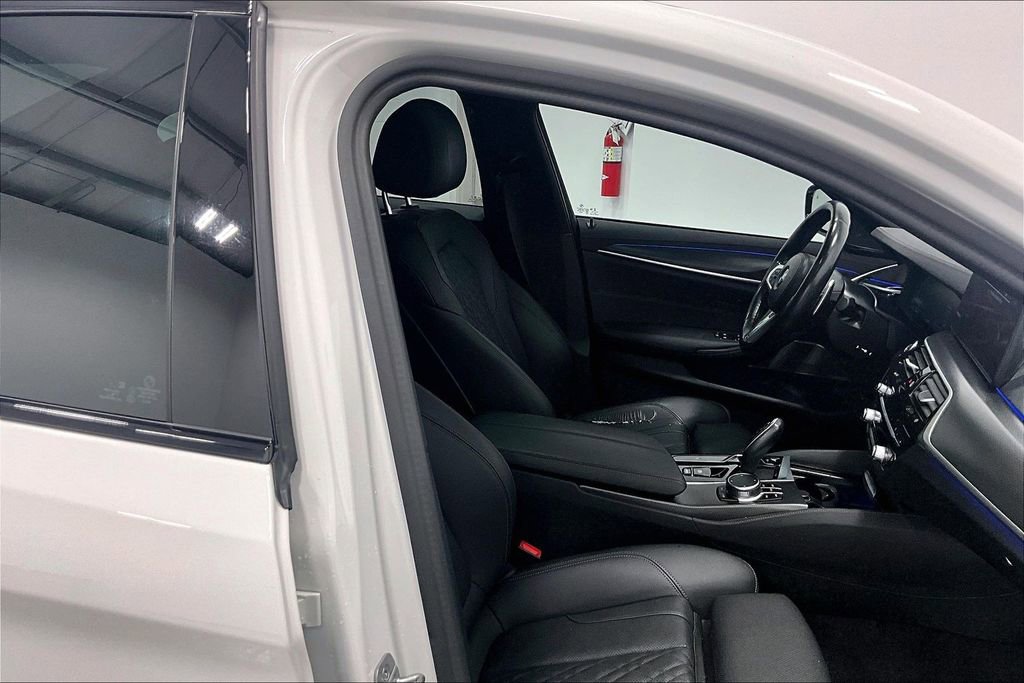 Used 2023 BMW 530i w/ M Sport Package image 7