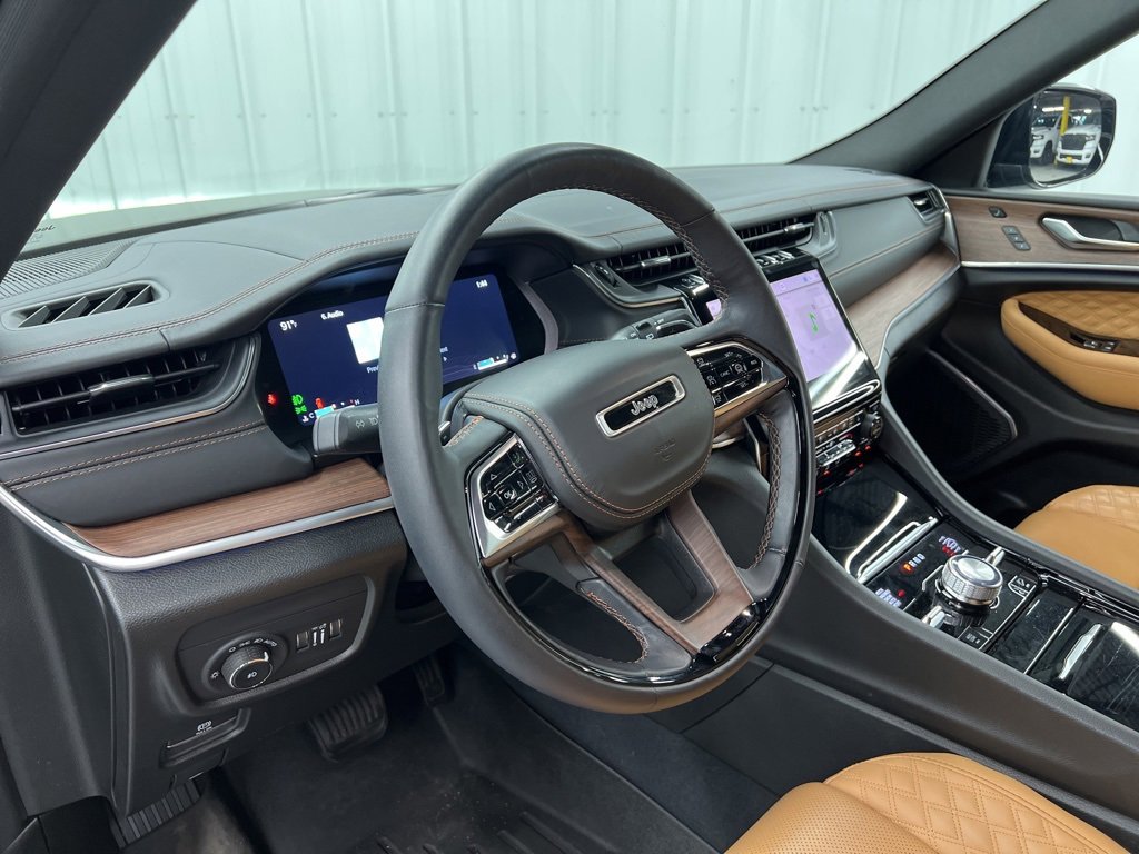 Used 2023 Jeep Grand Cherokee L Summit w/ High Altitude Package image 17