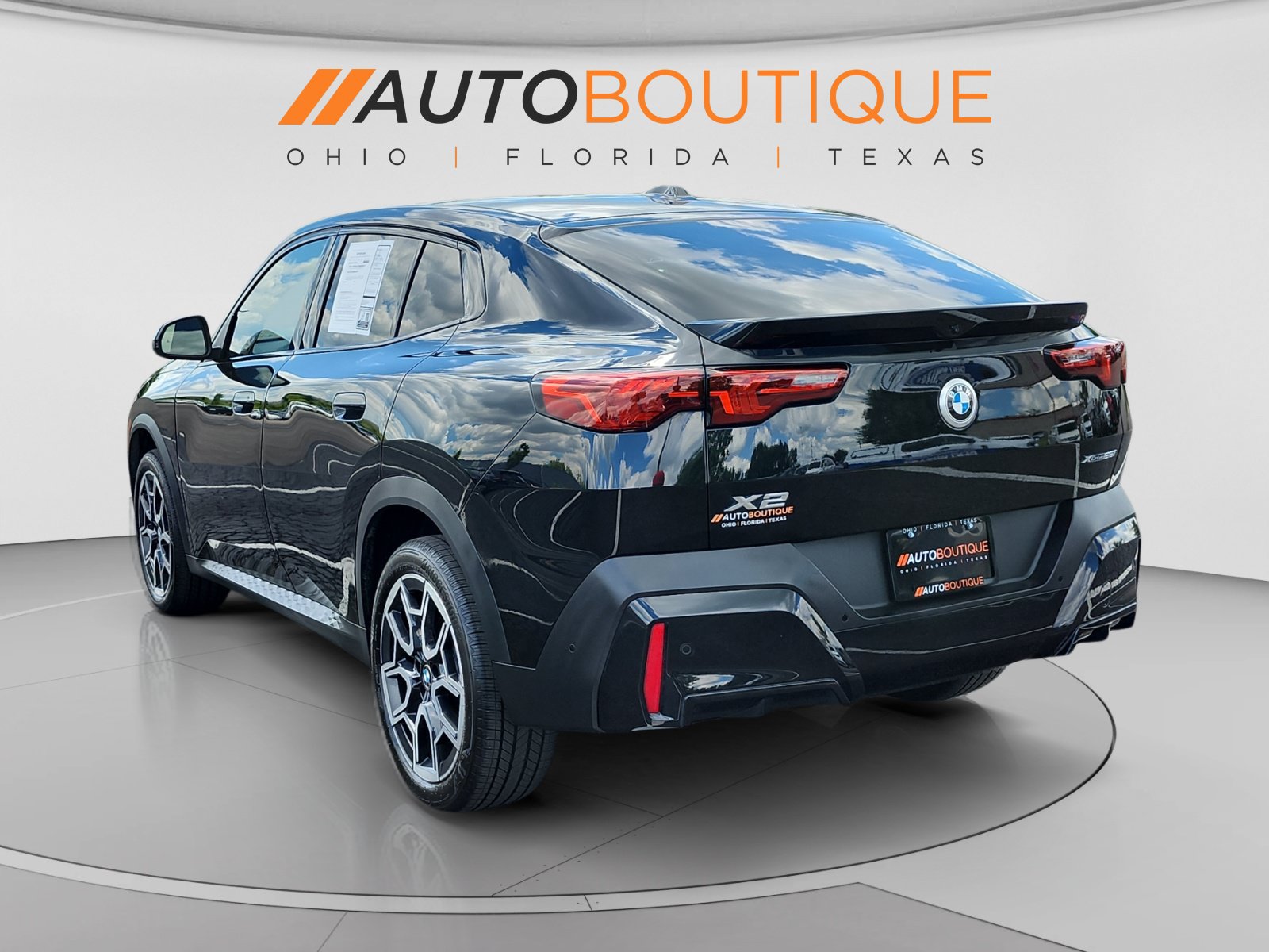 Used 2025 BMW X2 xDrive28i w/ Convenience Package AWD/4WD image 3