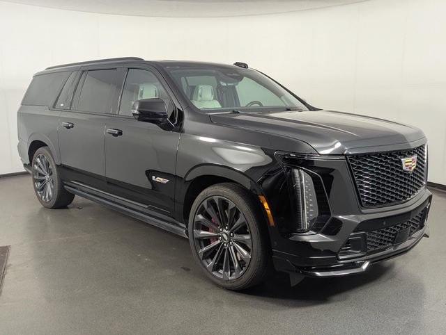 Used 2025 Cadillac Escalade ESV V AWD/4WD image 2