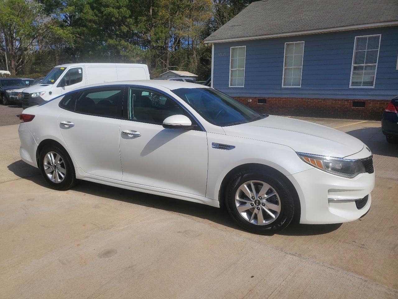 Used 2018 Kia Optima LX image 3