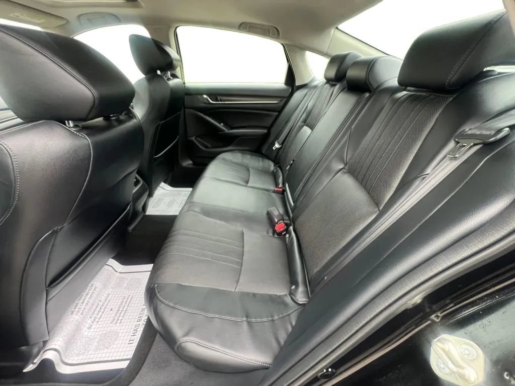Used 2018 Honda Accord Touring image 13