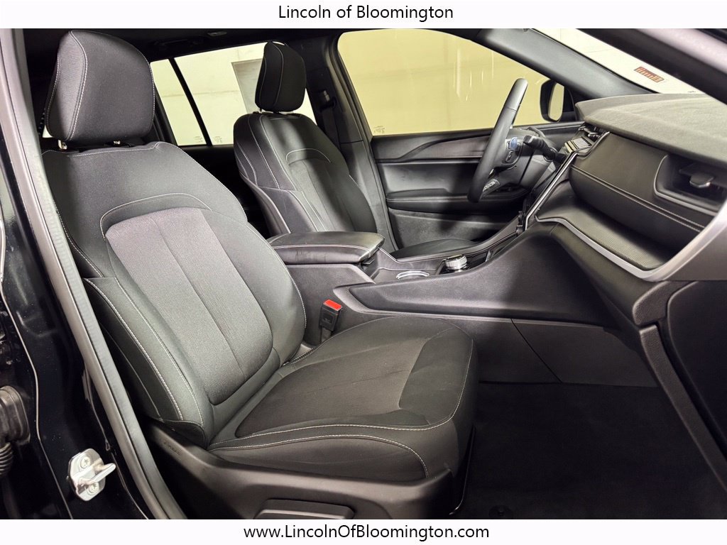 Used 2025 Jeep Grand Cherokee Laredo X w/ Luxury Tech Group I AWD/4WD image 10