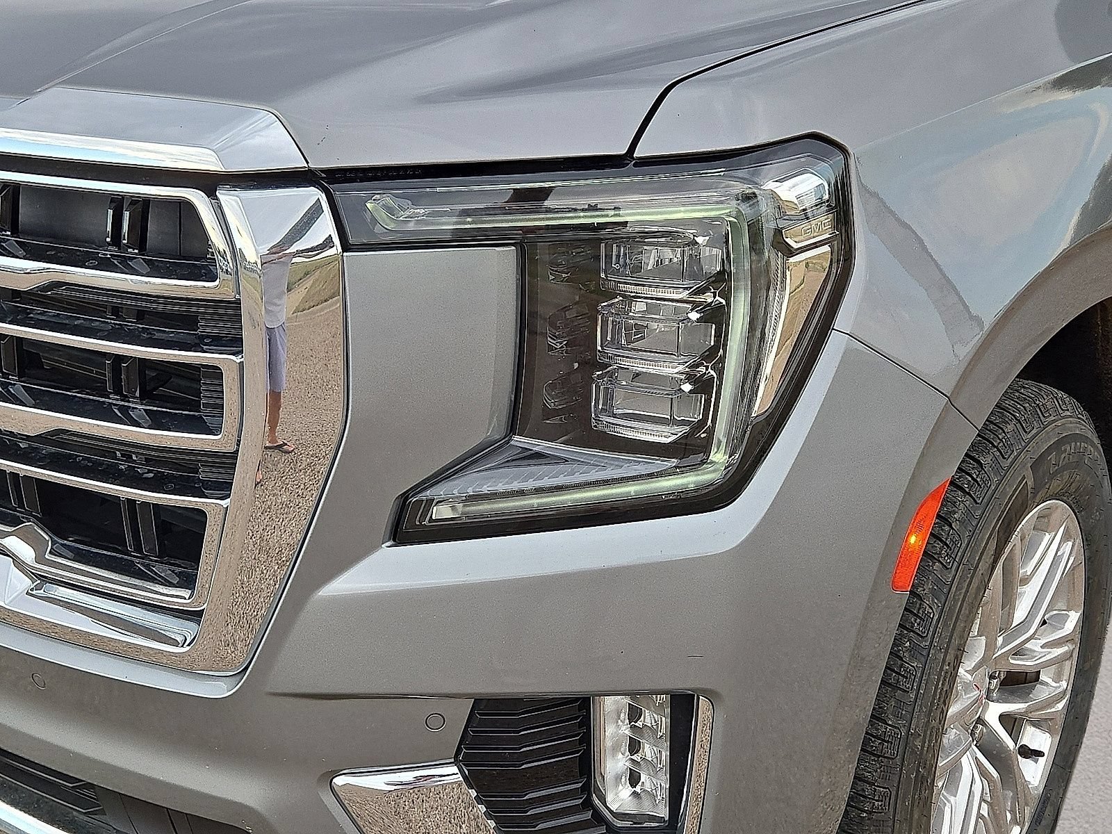 Used 2023 GMC Yukon SLT w/ SLT Luxury Package RWD image 9