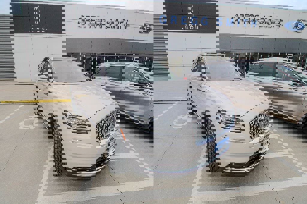 Used 2021 Lincoln Nautilus Reserve w/ Equipment Group 201A image 2