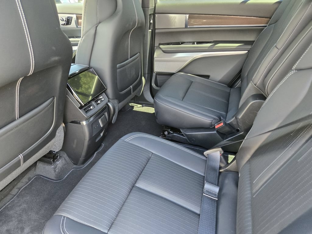 New 2027 Cadillac Vistiq Luxury AWD/4WD image 18