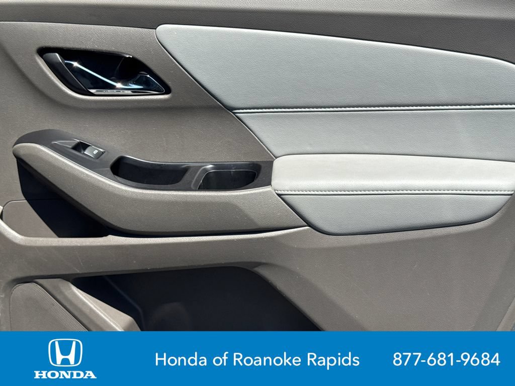 Used 2019 Chevrolet Traverse LT w/ LT Premium Package AWD/4WD image 16