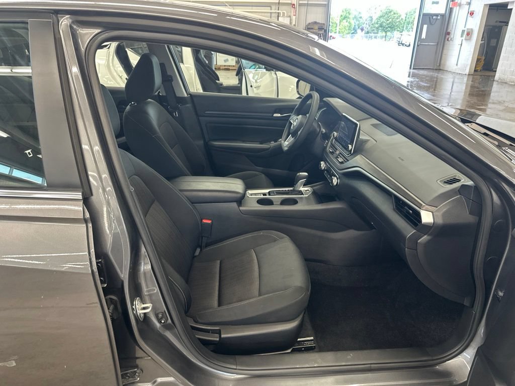 Used 2025 Nissan Altima 2.5 SV AWD/4WD image 16