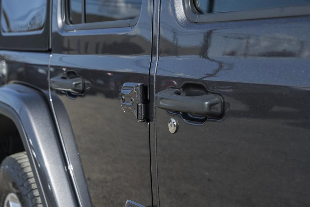 Used 2020 Jeep Wrangler Unlimited Sahara image 16