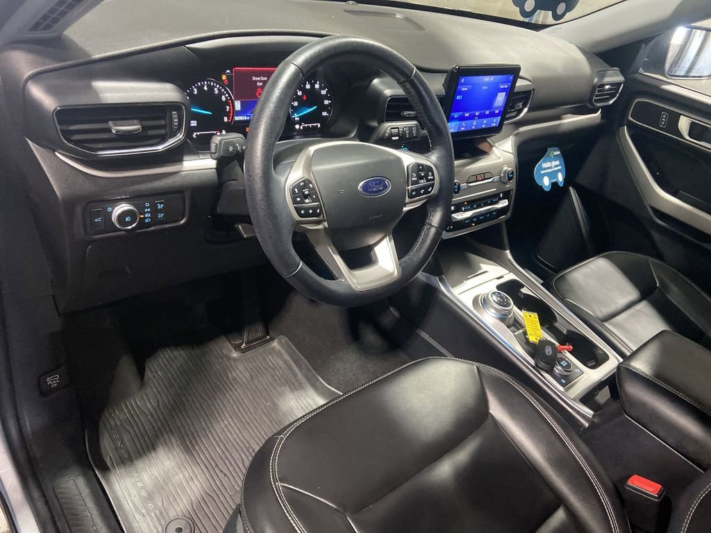 Used 2021 Ford Explorer XLT w/ Equipment Group 202A image 10