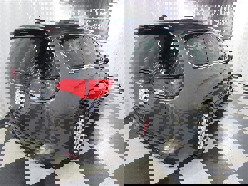 Used 2021 Chrysler Voyager Lxi image 11