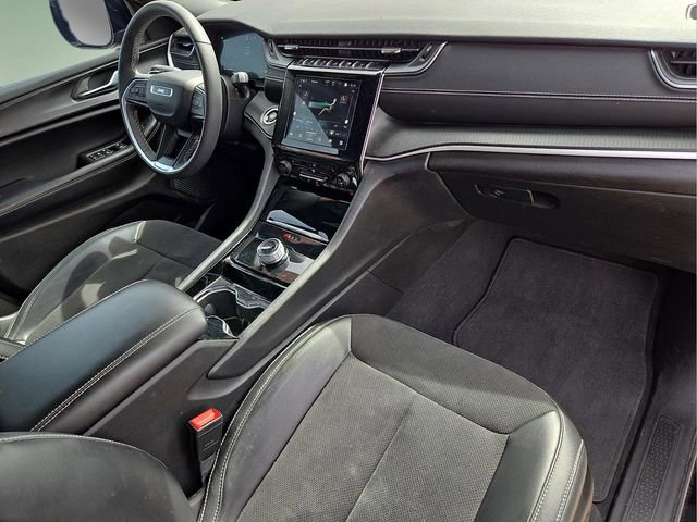 Used 2023 Jeep Grand Cherokee Altitude image 12