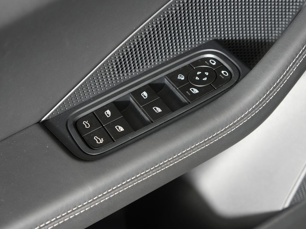 New 2026 Porsche Macan Turbo Electric image 16