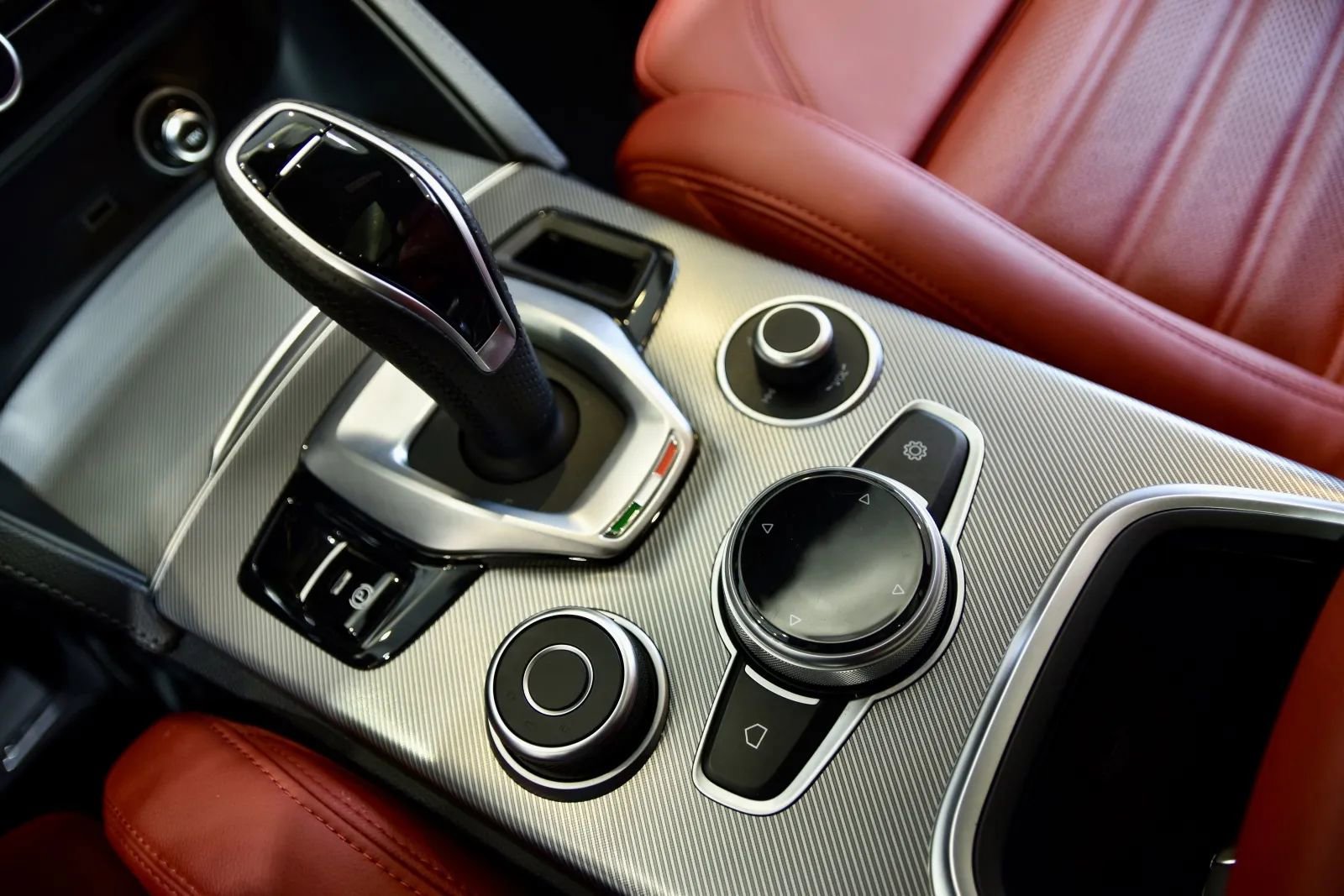 Used 2022 Alfa Romeo Stelvio Veloce AWD/4WD image 16
