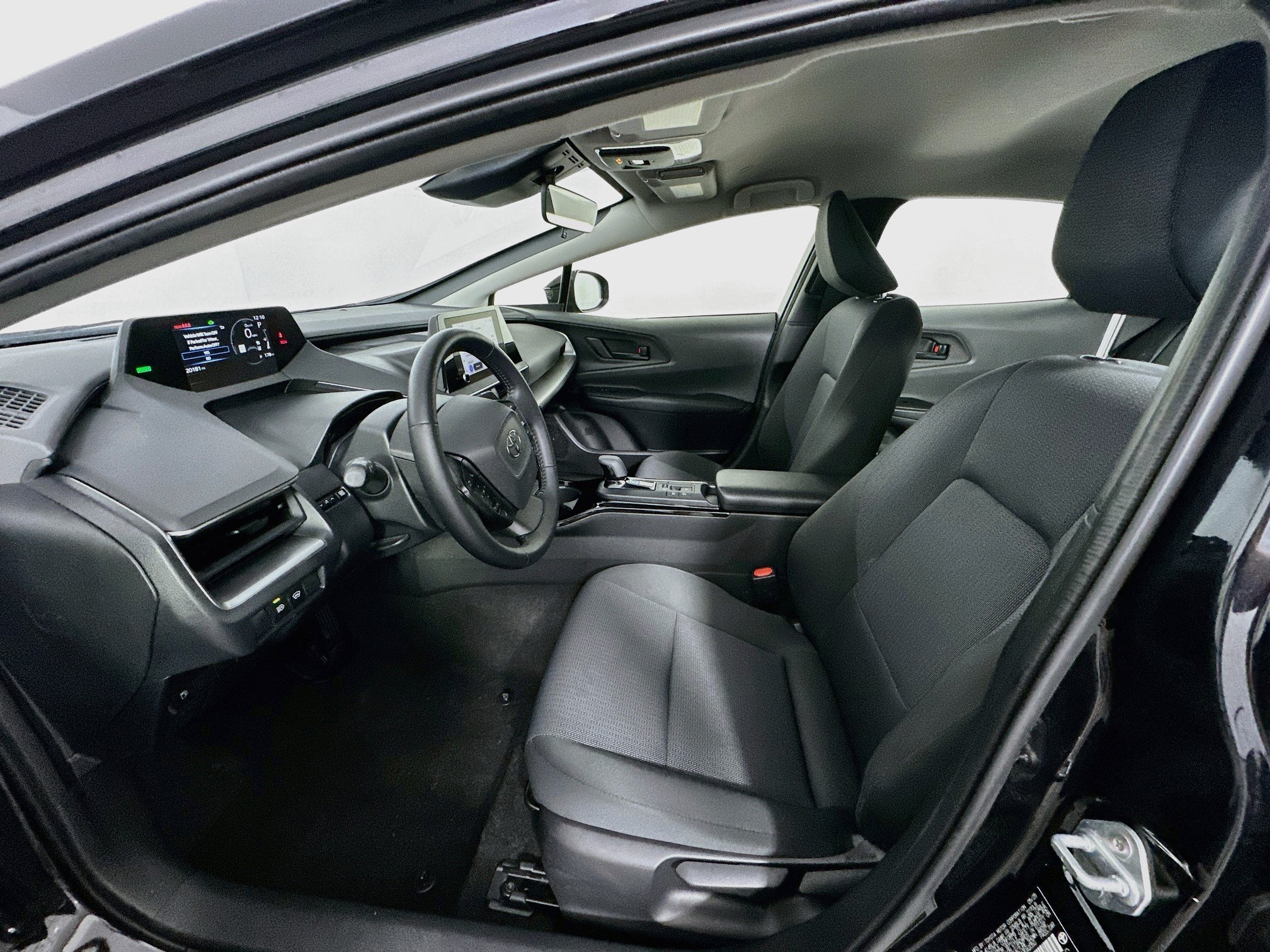 Used 2025 Toyota Prius LE FWD image 13
