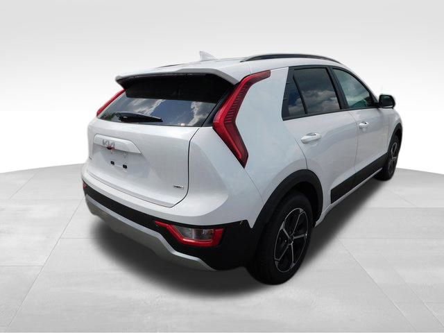 Used 2025 Kia Niro LX image 8