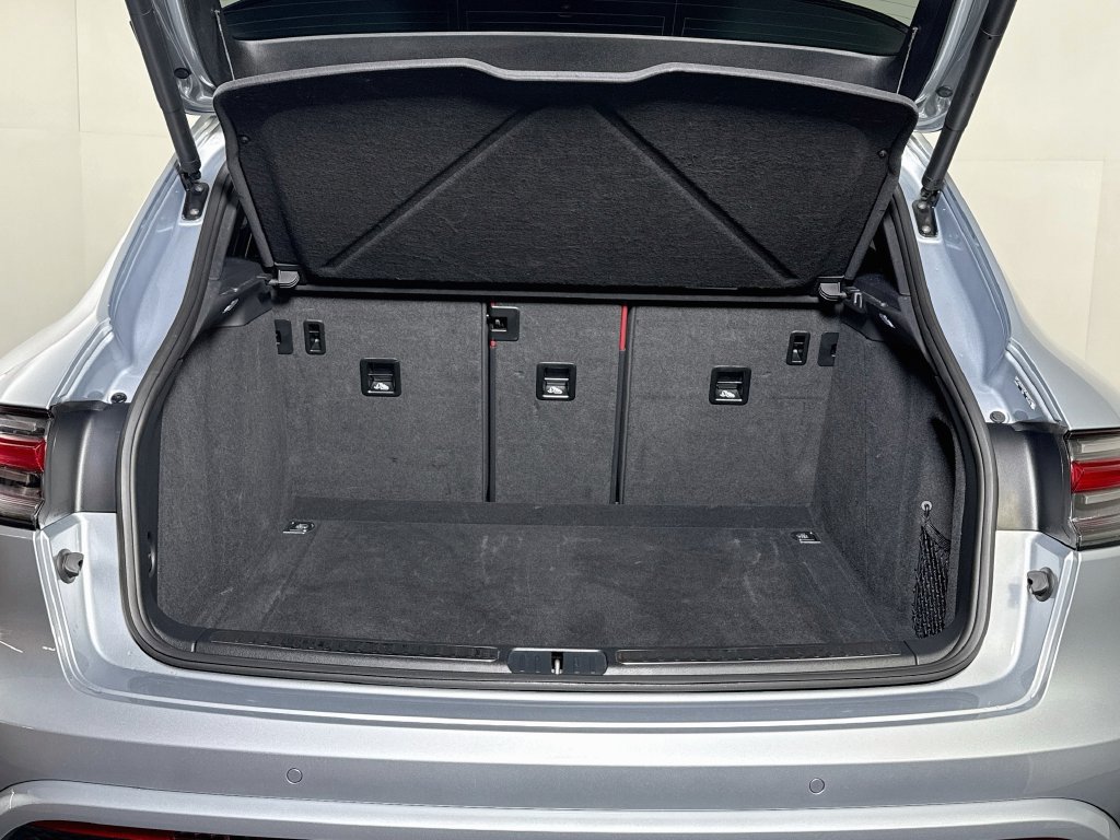 Certified 2023 Porsche Macan S AWD/4WD image 29