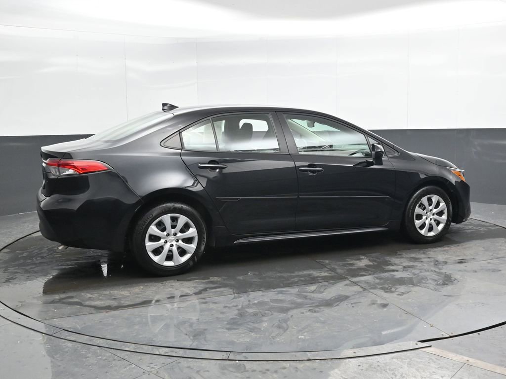 Used 2024 Toyota Corolla LE image 3