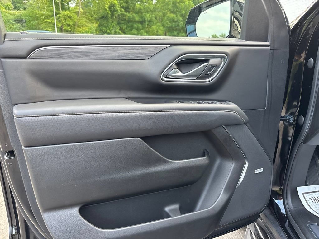 Used 2023 GMC Yukon SLT w/ SLT Luxury Package AWD/4WD image 17