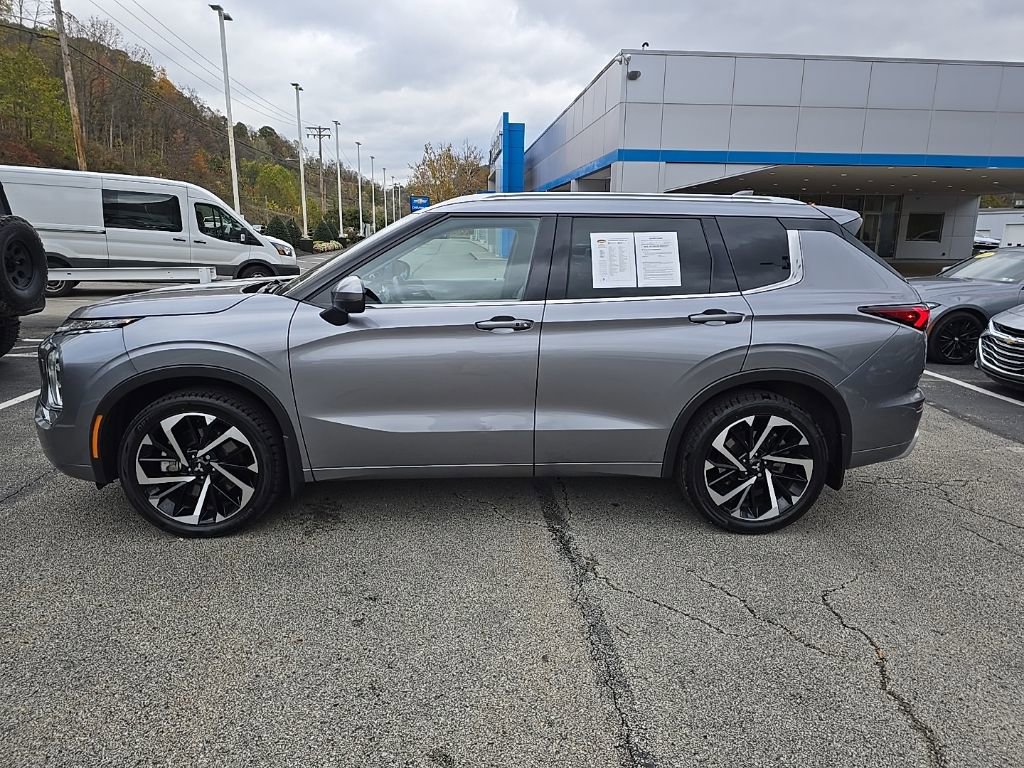Used 2023 Mitsubishi Outlander SEL video 2